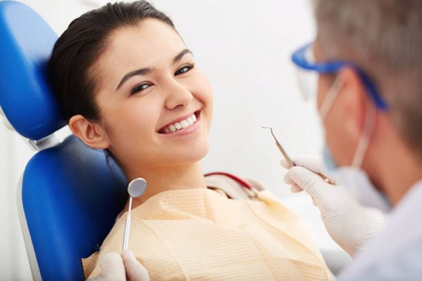 Khám răng – một trong những quy định hưởng quyền lợi của BHYT