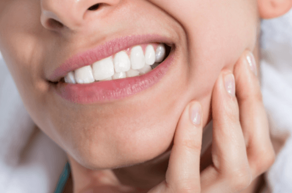 Nguyên nhân gây ê buốt khi niềng răng