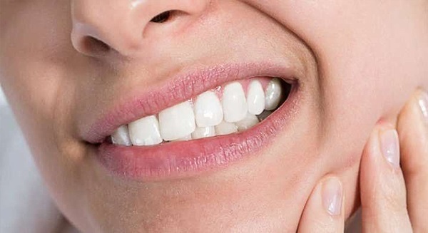 Những cảm giác bất thường sau khi bọc răng sứ là gì?