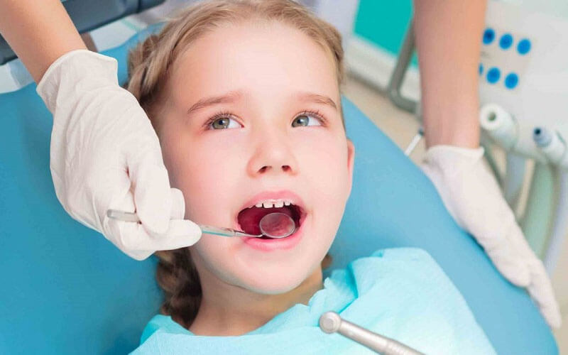 Trẻ em không nên trồng răng Implant