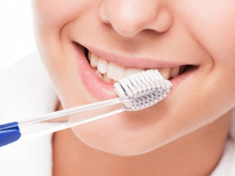 Vì sao nên chăm sóc răng sứ đúng cách?