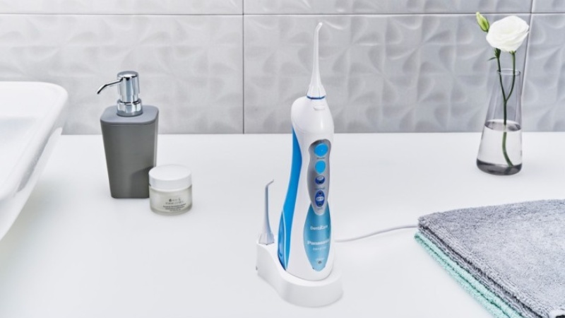Những máy tăm nước nào không nên đem lên máy bay?