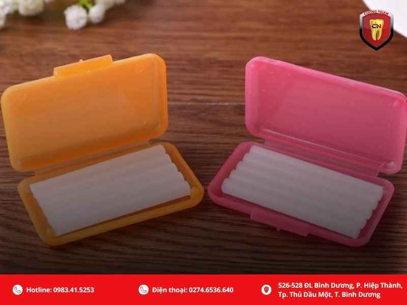 Chỉ nha khoa có sáp và không sáp